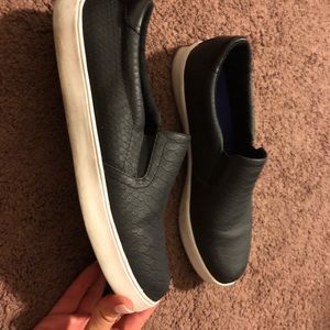 Dr. Scholl’s memory foam black snake sneaker